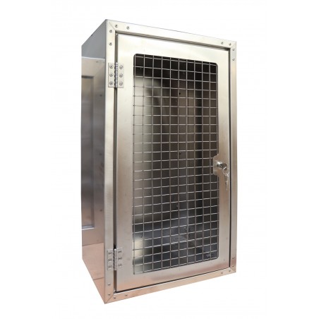 Genieteter Vitrine mit Gitter